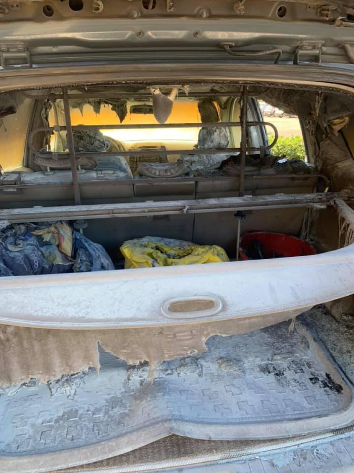 A fuoco l'auto della consigliera comunale di Ardea, Anna Maria Tarantino - 