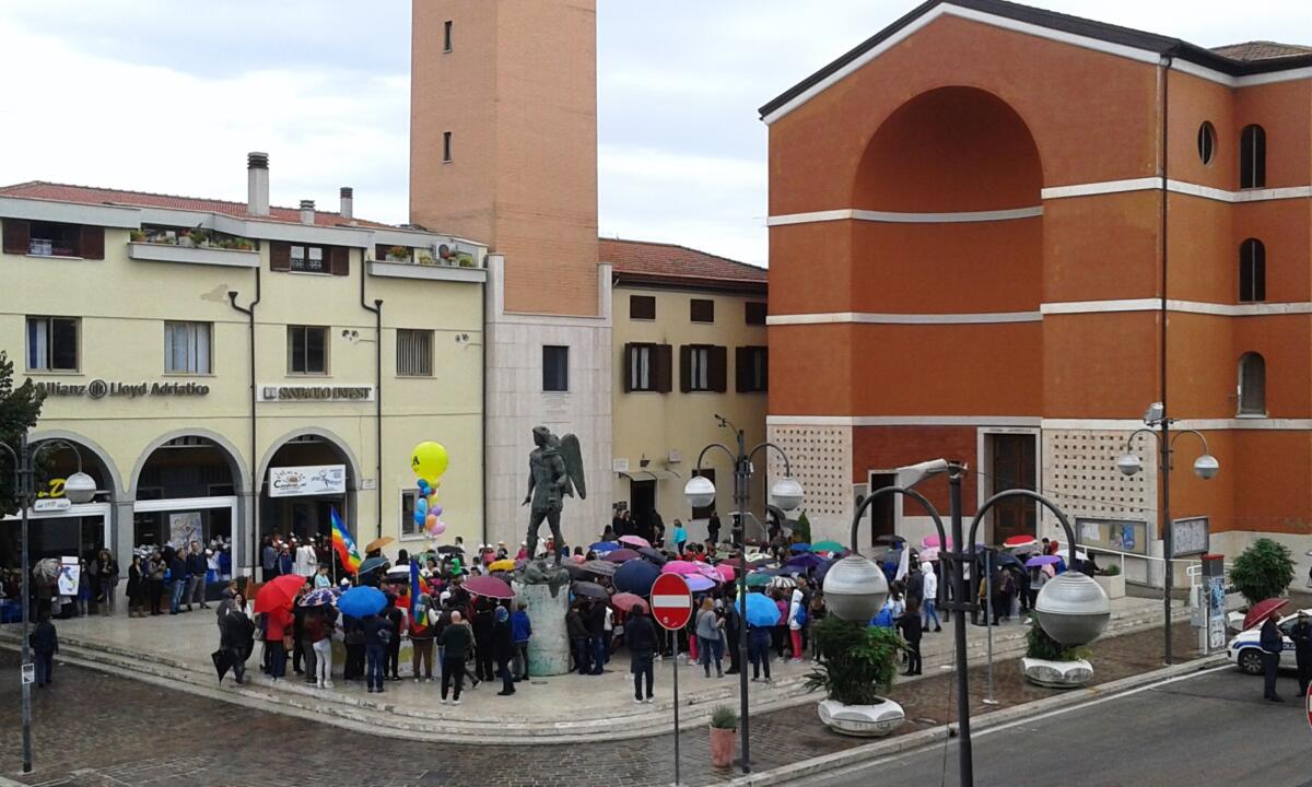 Ad Aprilia una marcia contro il bullismo - 