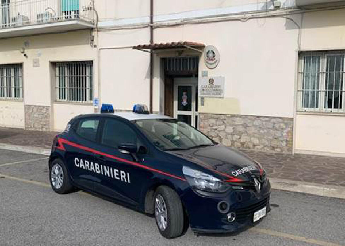 Promettevano posti di lavoro ministeriali in cambio di soldi, blitz nel sud pontino - 