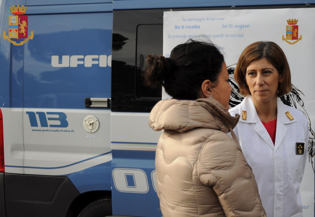 Questo non è amore, a San Valentino la polizia in tour nella provincia di Latina per sensibilizzare - 