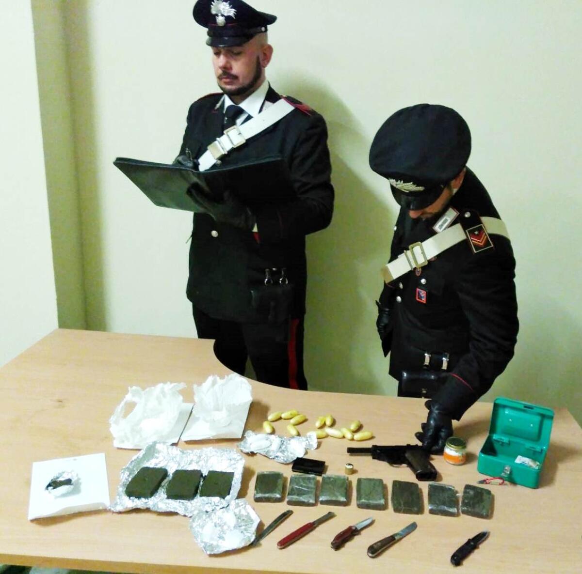 POMEZIA - In manette due pusher trovati con circa un chilo e mezzo di droga. - 