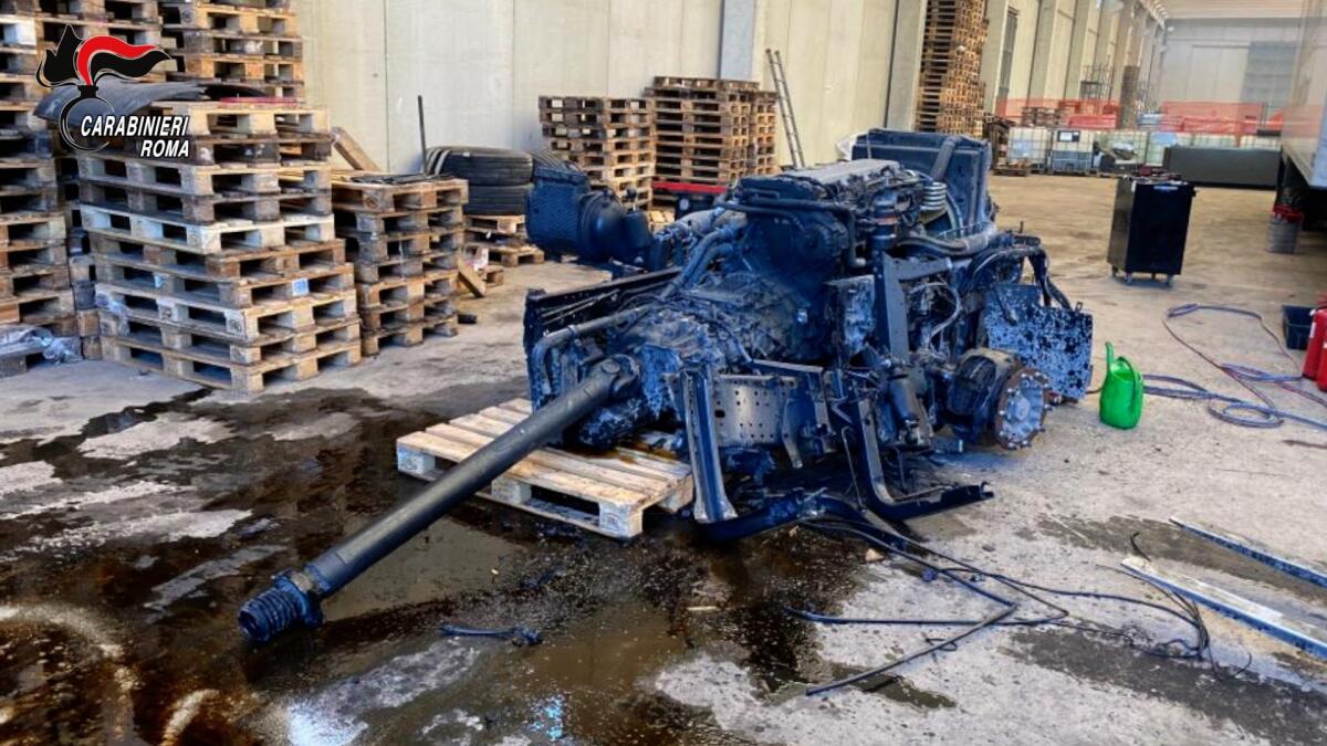 Due arresti e tre denunce a Pomezia per riciclaggio di auto rubate. - 
