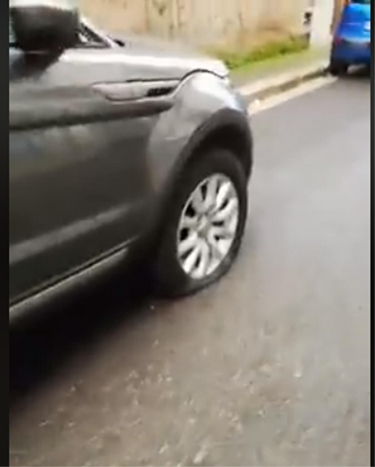 Vandali in via Don Minzoni a Nettuno, decine di pneumatici forati - 