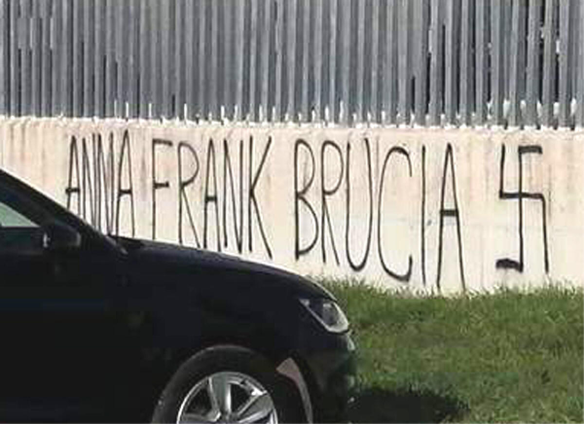 Scritte antisemite davanti a due scuole superiori di Pomezia: questo sabato manifestazione in Piazza Indipendenza. - 