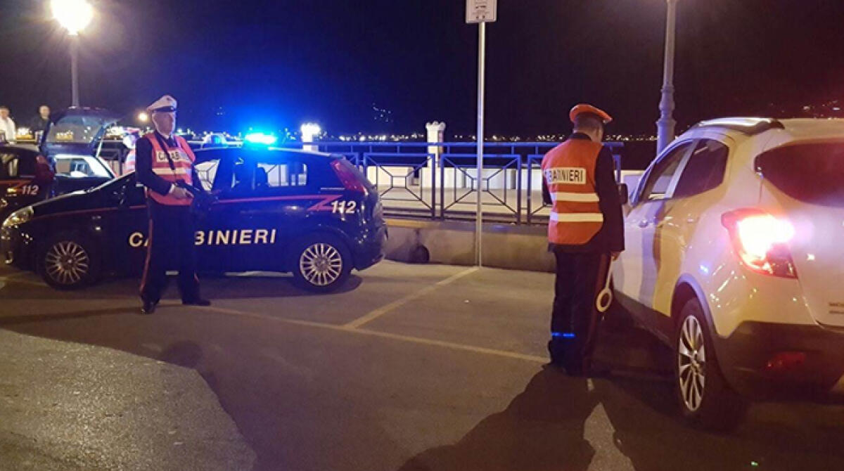 Gira con un tubo di metallo in auto, denunciato - 