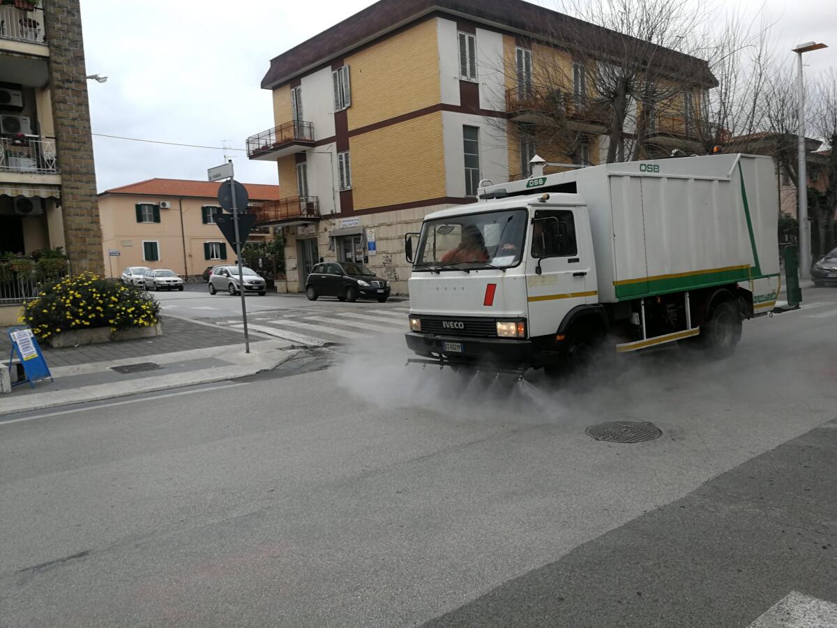 Cisterna, sanificazione delle strade: primi interventi in centro, al San Valentino e a Collina dei Pini - 