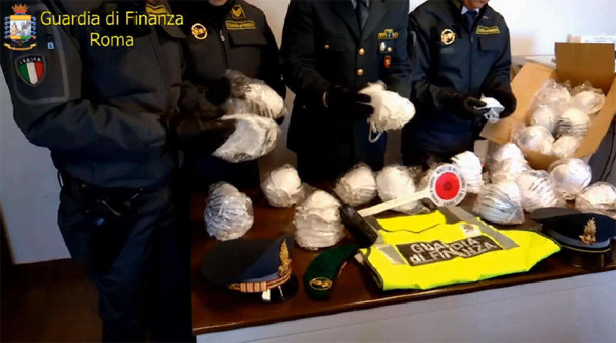 Emergenza Coronavirus: la Finanza di Roma sequestra oltre 700 mascherine non sicure o vendute a prezzi maggiorati. Il VIDEO - 