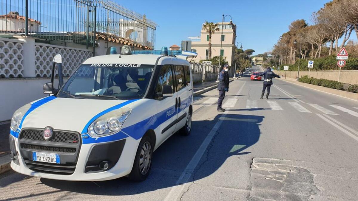 Controlli anti covid-19, denunciata coppia di romani sorpresa a Nettuno. Avevano una casa estiva ad Aprilia e nessun buon motivo per girovagare - 