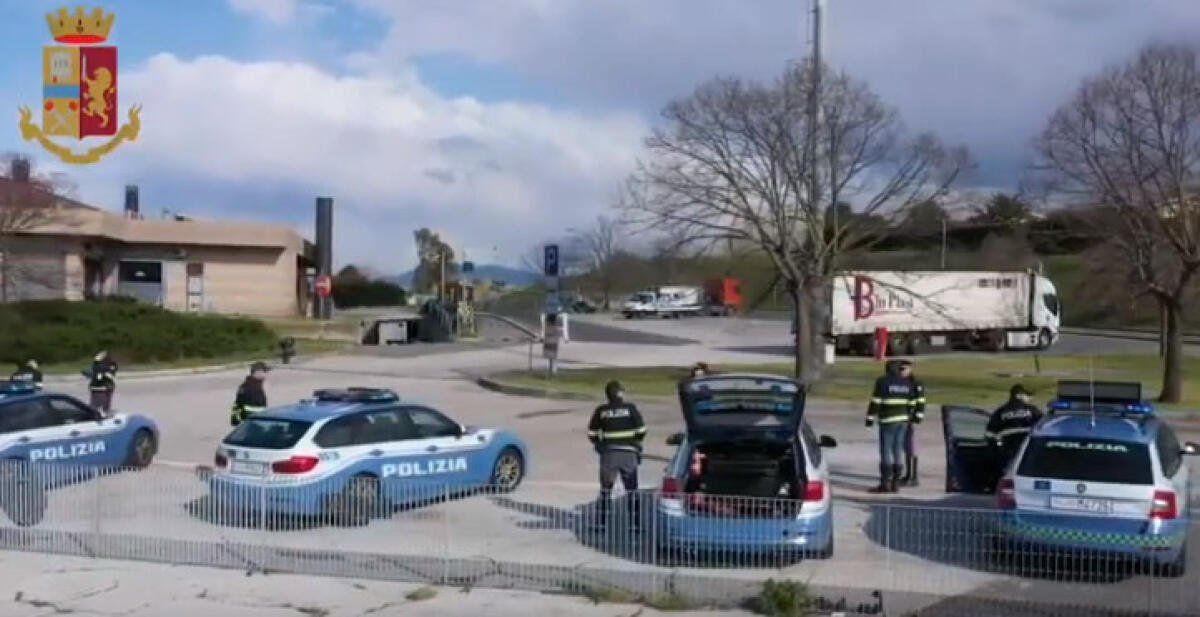 Covid-19. Primo posto di blocco della Polizia sul GRA, nell'area di servizio Ardeatina VIDEO - 
