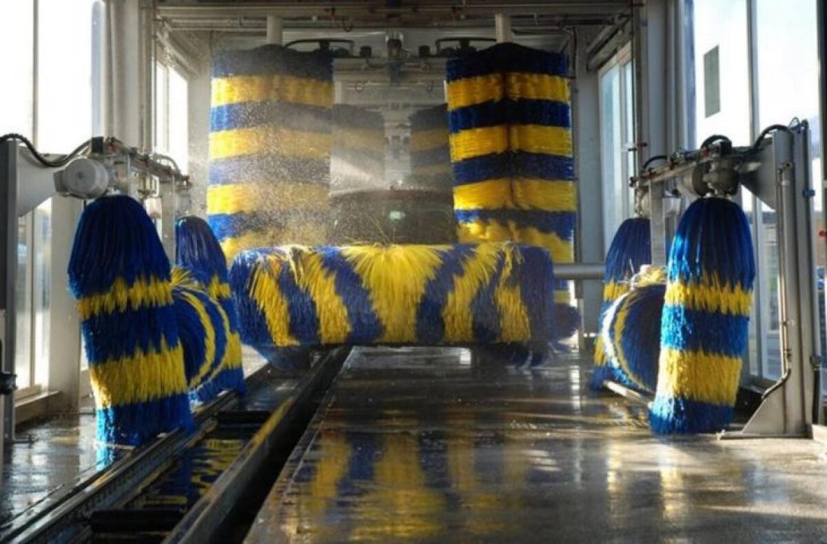 Vendeva gel igienizzante a prezzo gonfiato: i Carabinieri denunciano il gestore di un autolavaggio a Frascati. - 