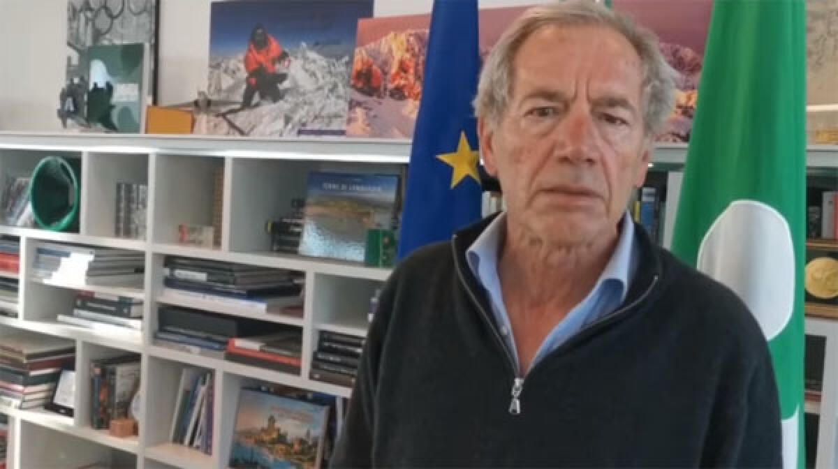 L’ex capo della Protezione Civile Guido Bertolaso positivo al Covid-19: lo annuncia su Facebook. - 