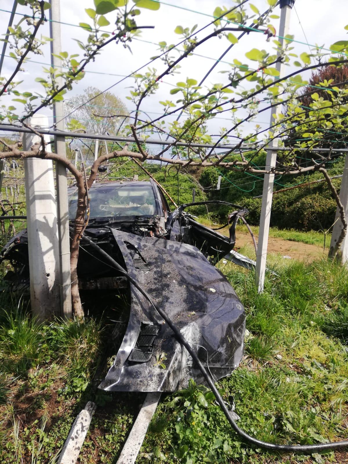 Fuori strada a Campoverde sulla Pontina, l'auto precipita nel fosso. Un ferito gravissimo FOTO - 