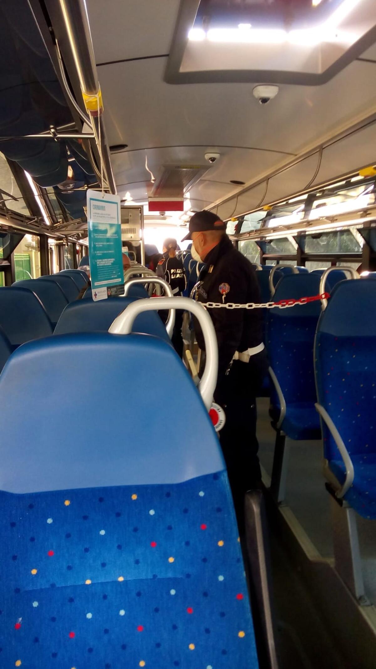 Coronavirus, a Nettuno intensificati i controlli della Polizia Locale su bus e treni. - 