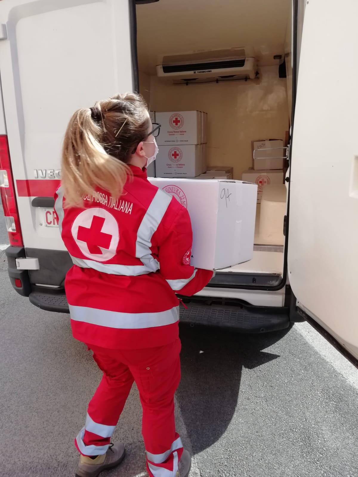 88 pacchi alimentari distribuiti alle famiglie in difficoltà seguite dai servizi sociali del Comune di Pomezia. - 