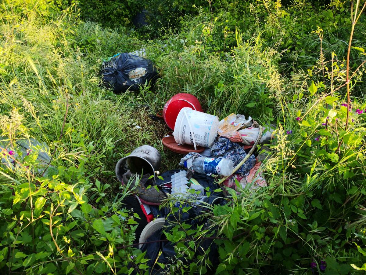 Aprilia, "Cumuli di rifiuti sulla rampa per la Pontina, più controlli contro gli incivili" FOTO - 