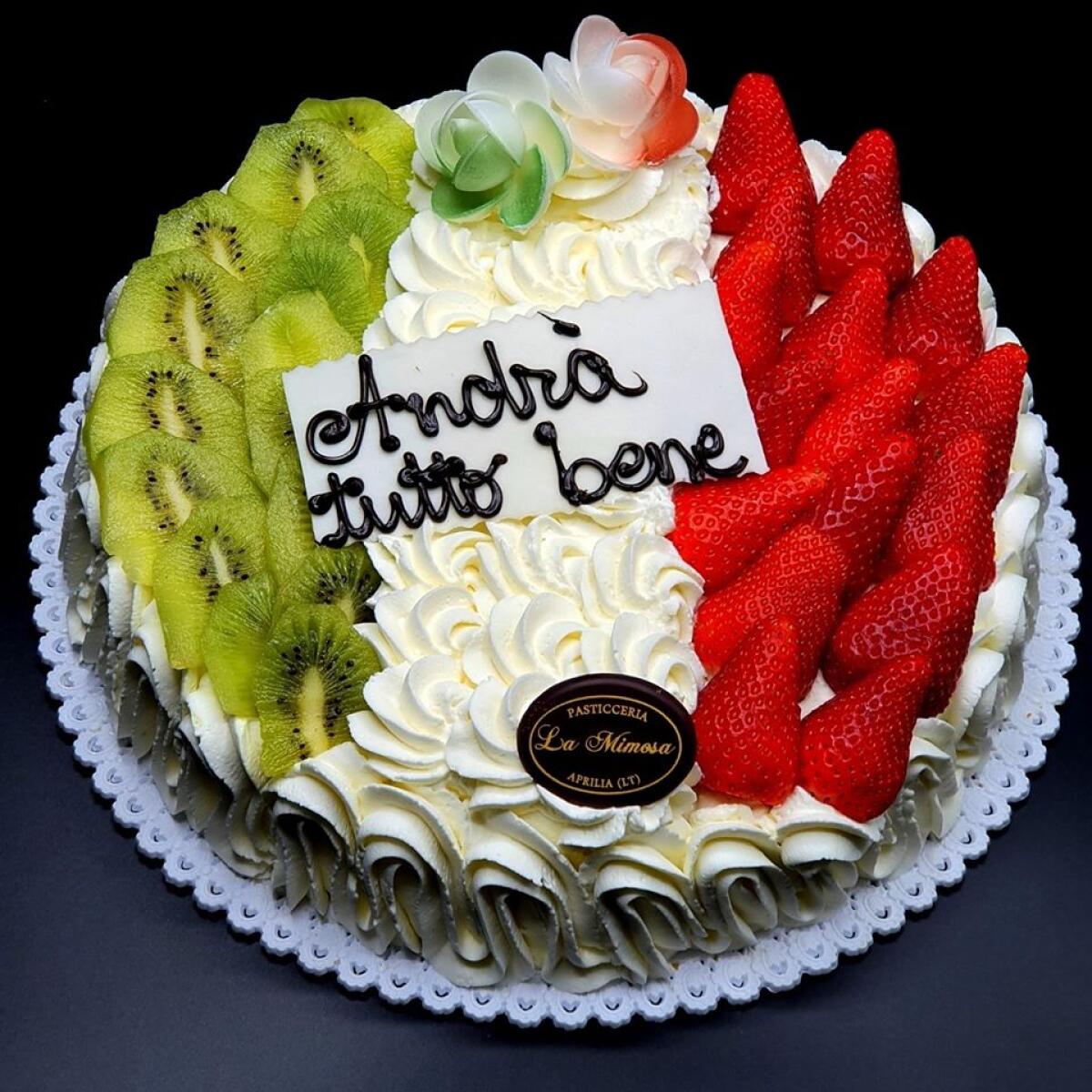 25 aprile, la pasticceria "La Mimosa" di Aprilia realizza la torta "Tricolore" per chi lotta contro il coronavirus. - 
