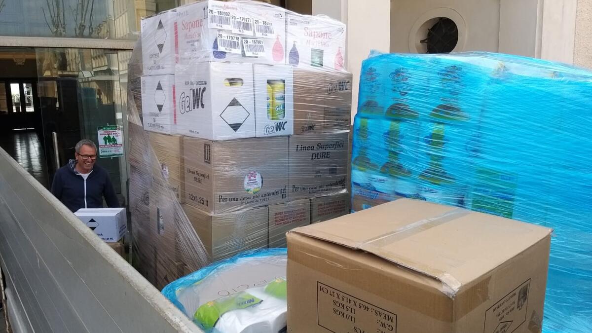 Il centro Risparmio Casa di Anzio dona una maxi fornitura di prodotti igienizzanti per la casa alle famiglie in difficoltà. - 