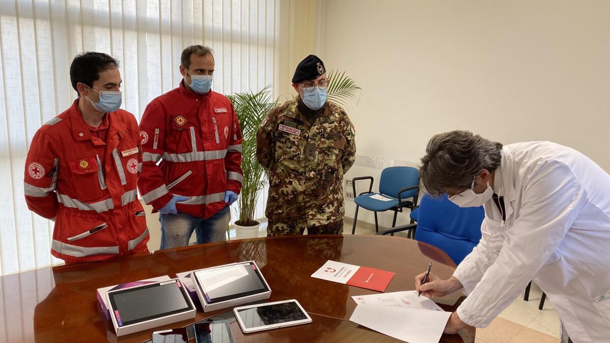 “Videochiamata del cuore”: la Croce Rossa di Latina dona 5 tablet all’ospedale “Goretti” per i pazienti Covid-19. - 