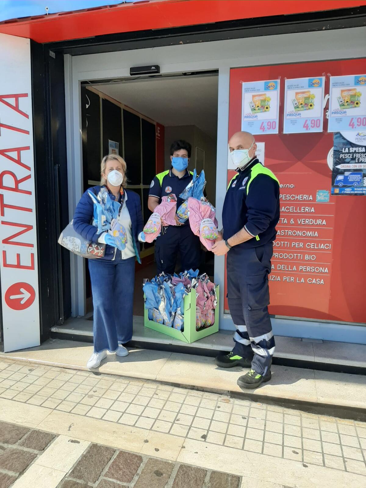 Il Gruppo Terziario Donna della Confcommercio Lazio Sud dona uova pasquali alla Protezione Civile di Formia. - 