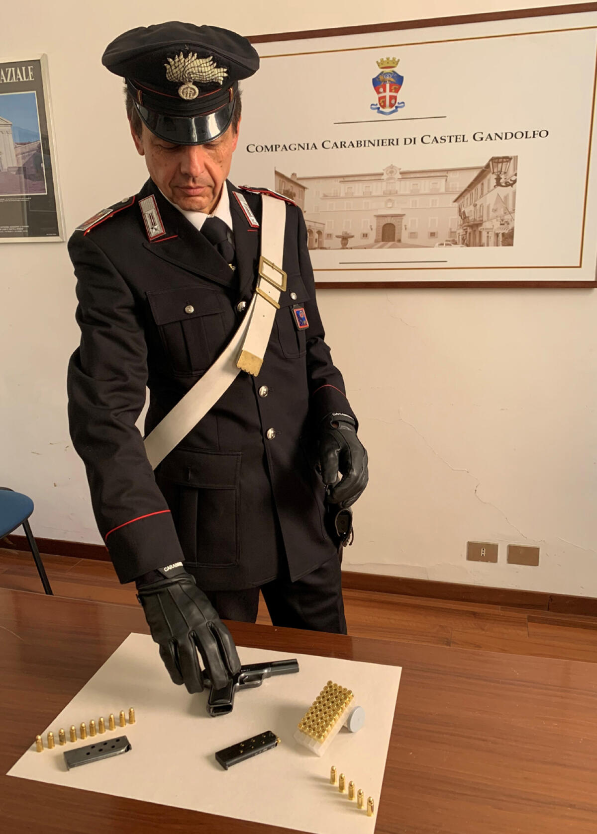 Spara contro la casa dell'ex moglie, arrestato insieme ad un complice - 