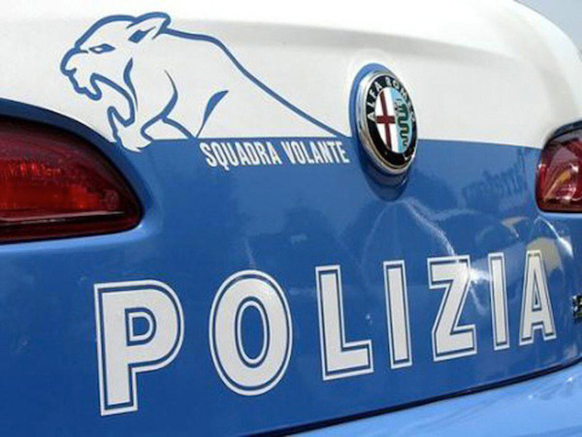 Si aggirano con fare sospetto tra le abitazioni di via Cerreto La Croce, a Latina: la Volante arresta una cittadina straniera. - 
