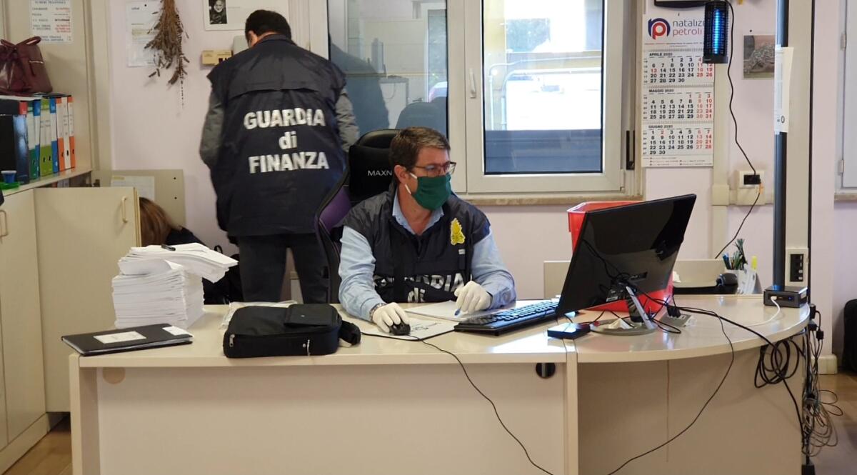 27 arresti tra le province di Roma e Latina per traffico illecito di rifiuti. Un centro rottami di Cisterna al centro dell’inchiesta. - 