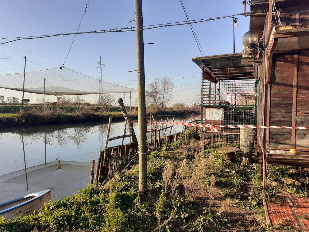 Pesca di frodo nell'area protetta tra Fondi e Terracina, 8 strutture sequestrate - 