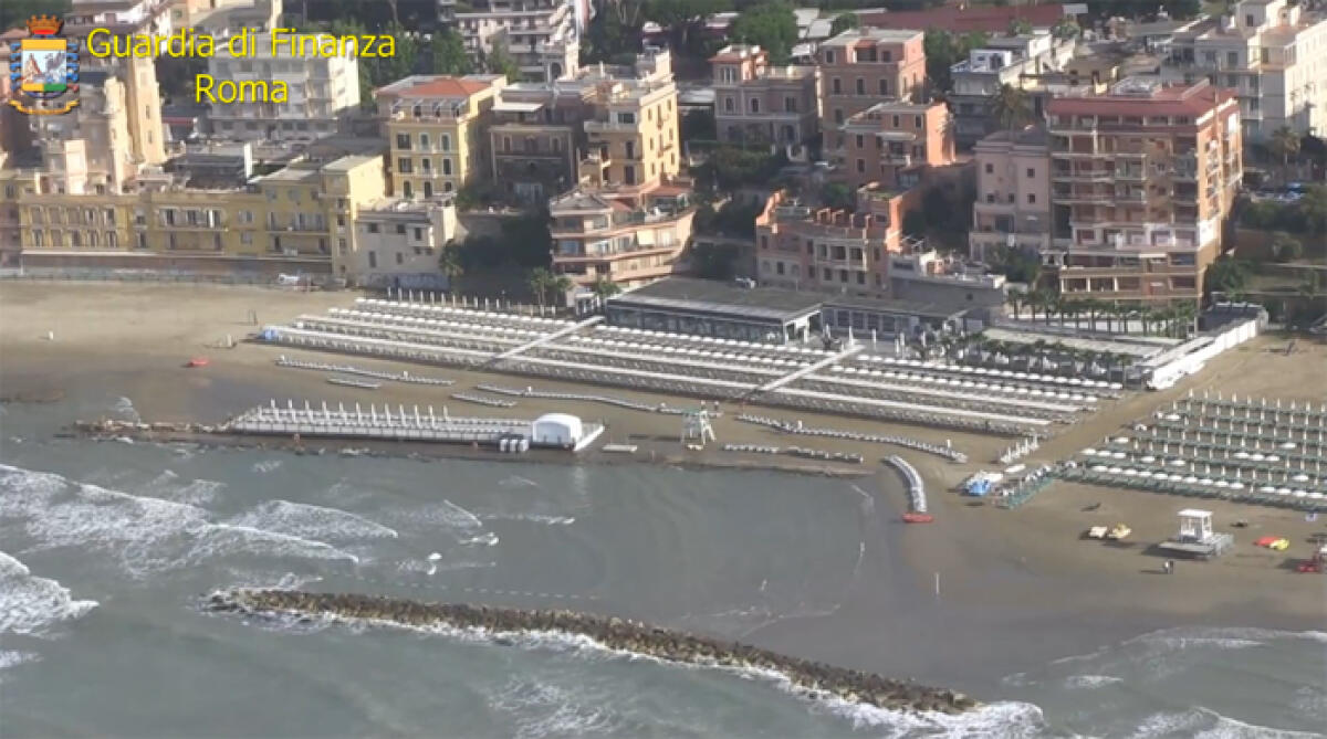 Incendio nei pressi di un magazzino a Nettuno confiscato a Mancini, "Si faccia luce su questi episodi" - 