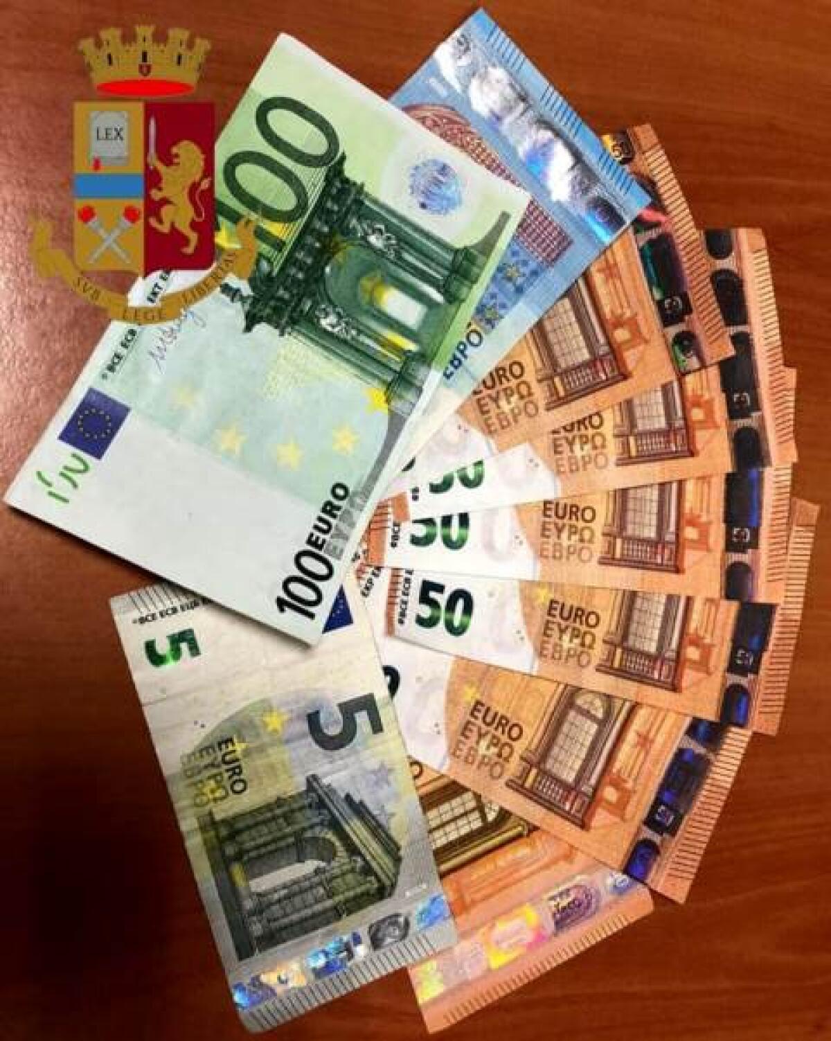 Spaccia soldi falsi in piena emergenza Covid, 26enne denunciato - 