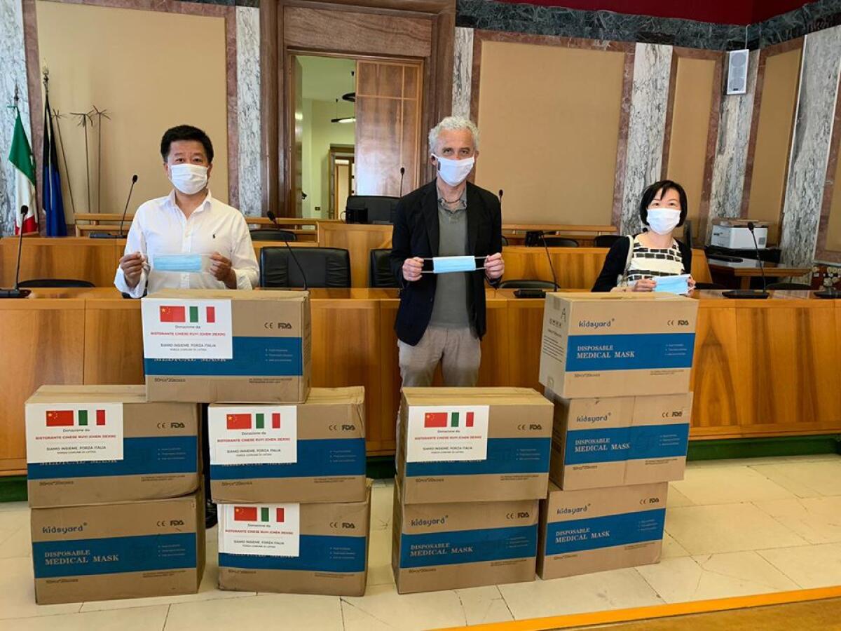 10mila mascherine donate ai cittadini di Latina dal Ristorante cinese “Ruyi Chen”. - 