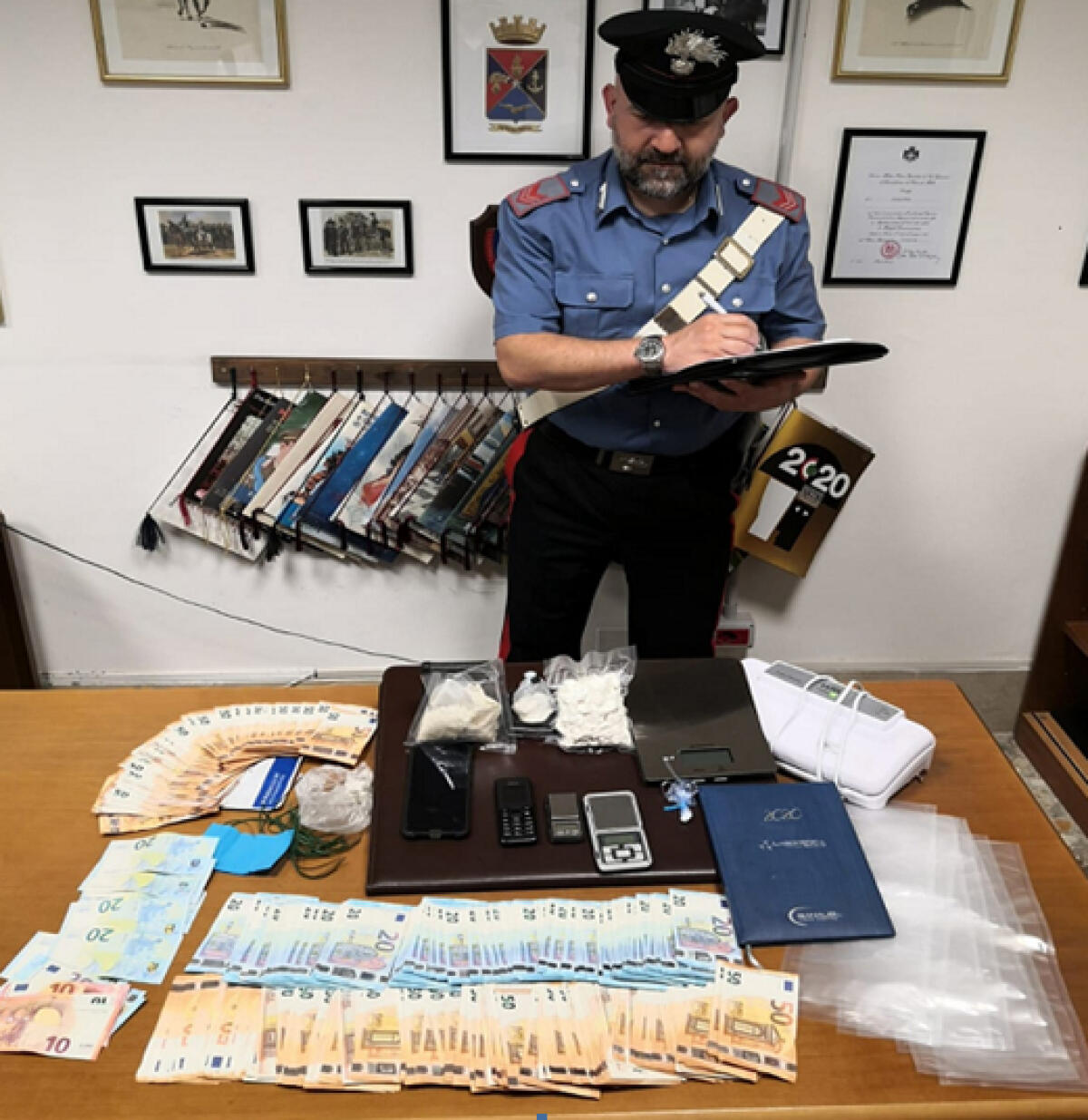 Sabaudia, mezzo chilo di coca e soldi. In arresto - 