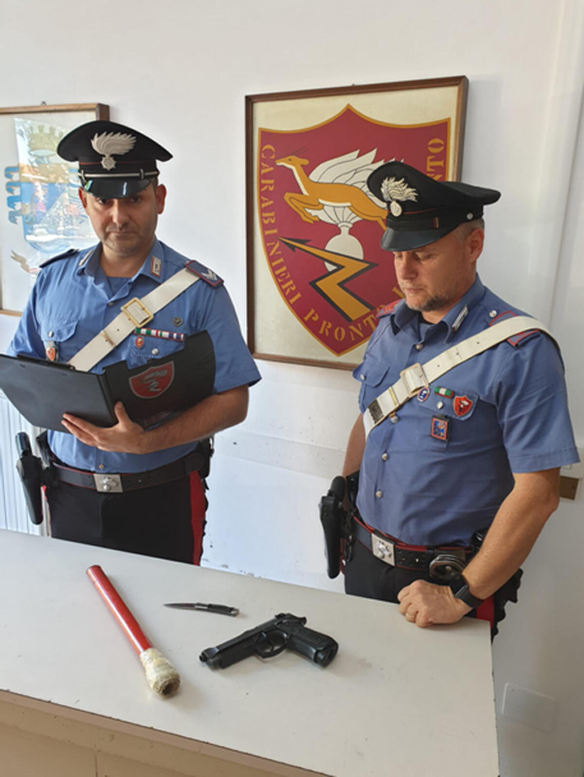 Armi nascoste in auto: 25enne di Velletri denunciato dai Carabinieri di Latina. - 