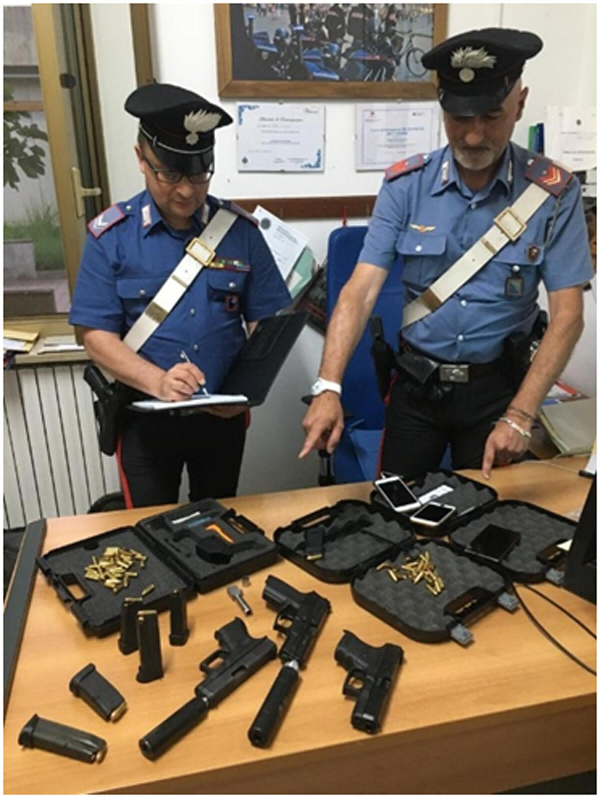 In giro per Latina in auto e con le armi cariche: 3 arresti - 