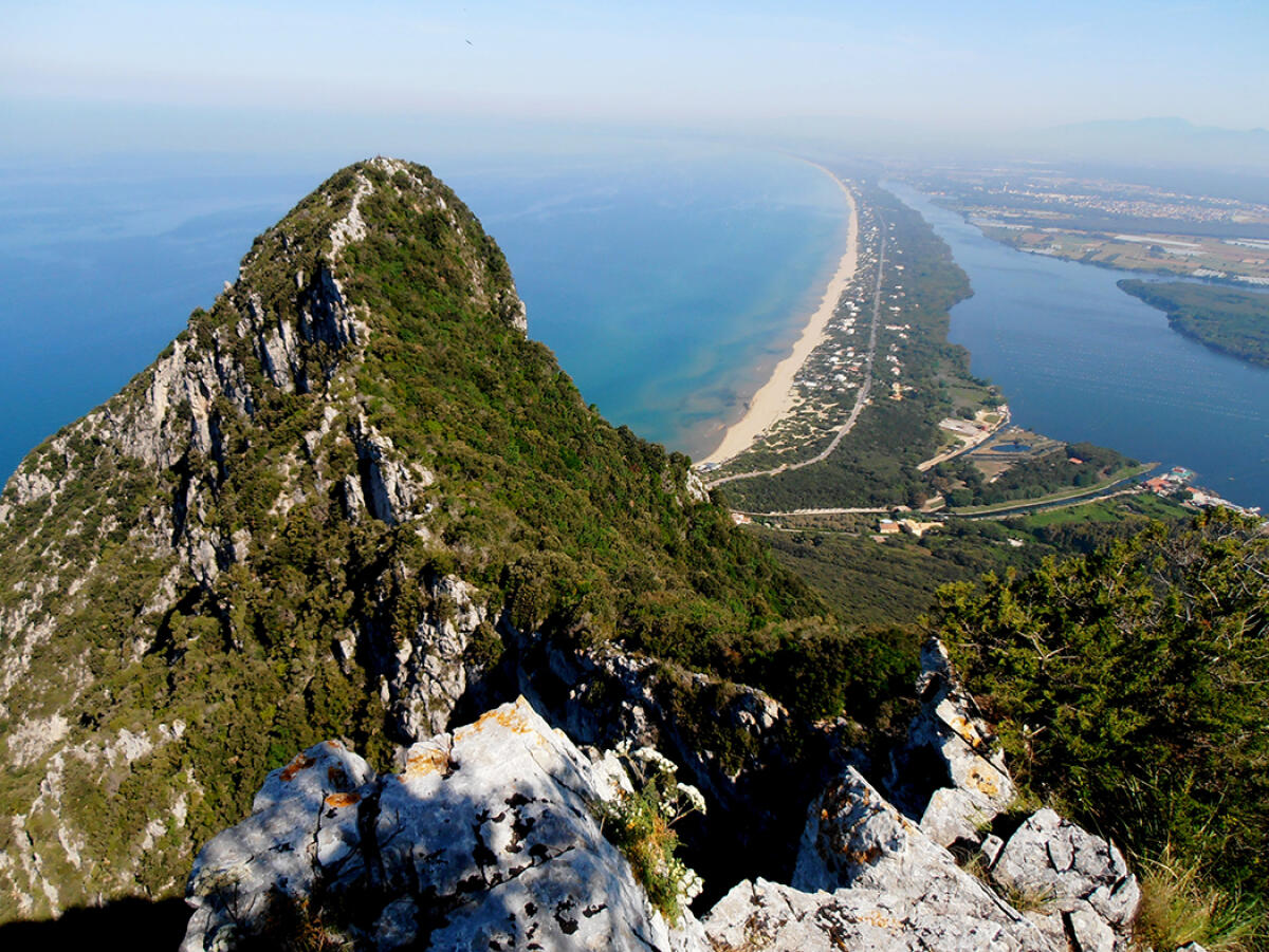 Escursionista ferita sul promontorio del Circeo: soccorsa dai vigili del fuoco e affidata al 118. - 