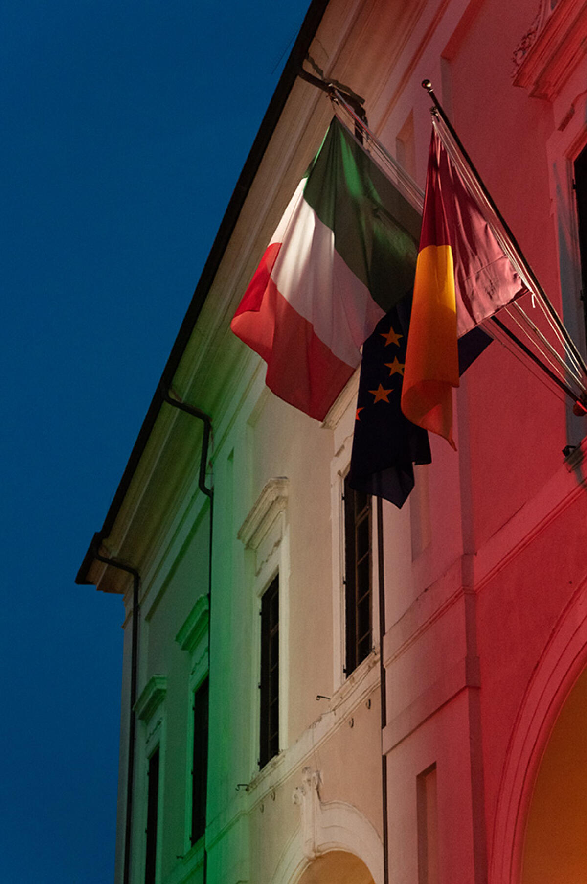 Festa della Repubblica: i luoghi simbolo di Albano si illuminano col Tricolore. Le FOTO - 