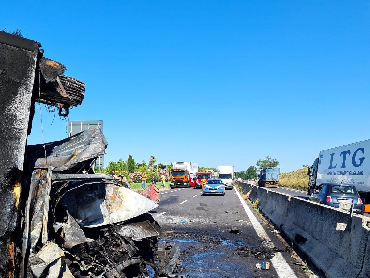 Pontina riaperta al traffico in direzione Sud, dopo 8 ore di stop, per l'incidente ad altezza Aprilia. - 