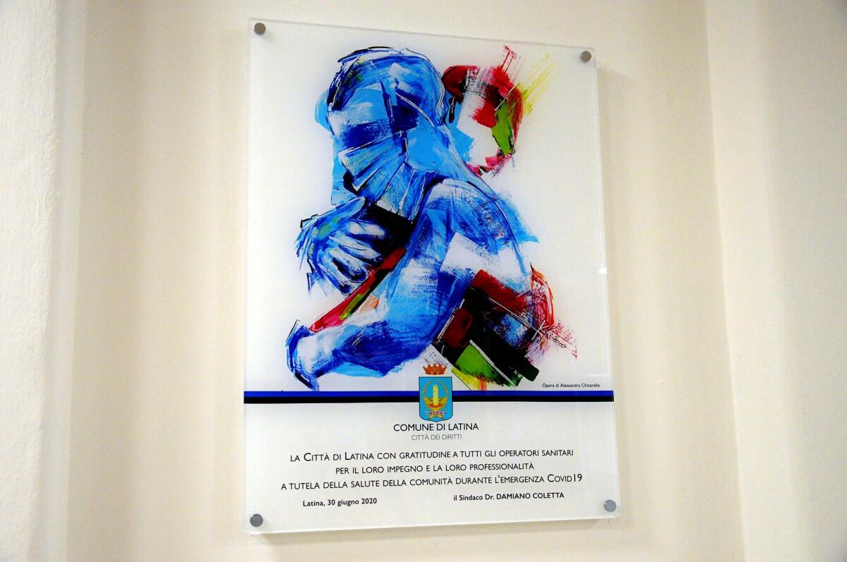 Una targa all’ingresso dell’ospedale di Latina per ringraziare gli operatori sanitari - 