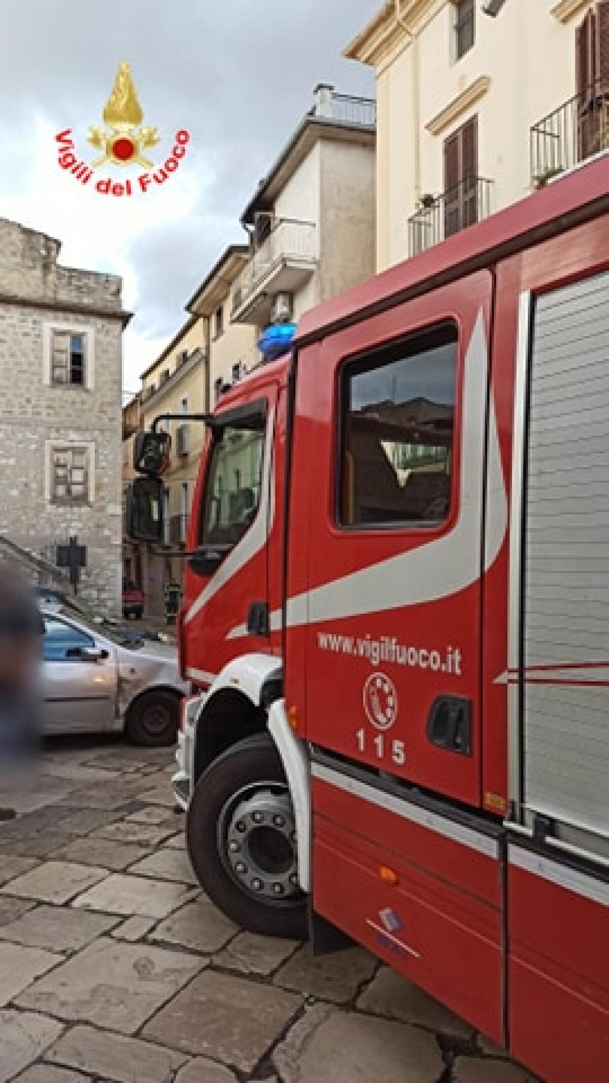 Fiamme in due appartamenti a Fondi e Monte San Biagio. Intervengono i vigili del fuoco. - 