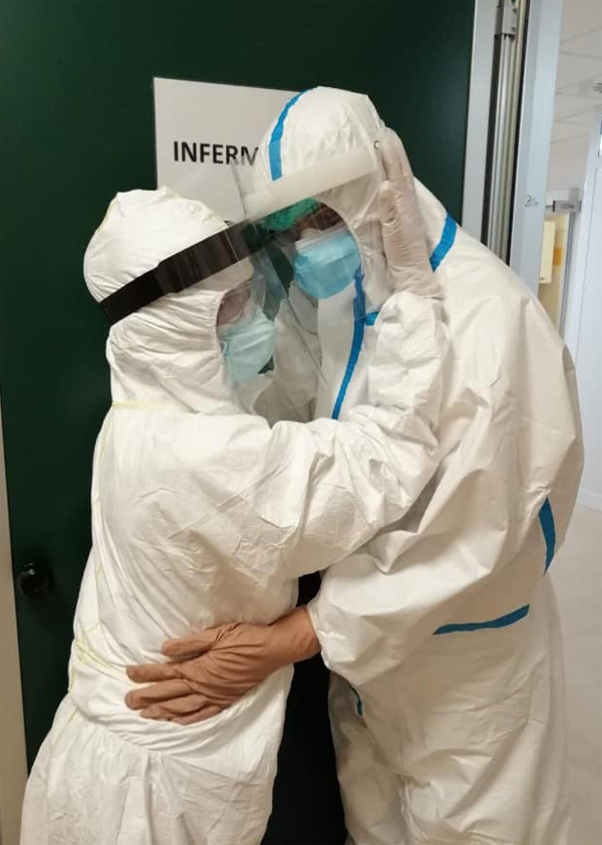 Chiude il reparto Covid al “Goretti” di Latina: l’immagine commovente fa il giro del web. - 