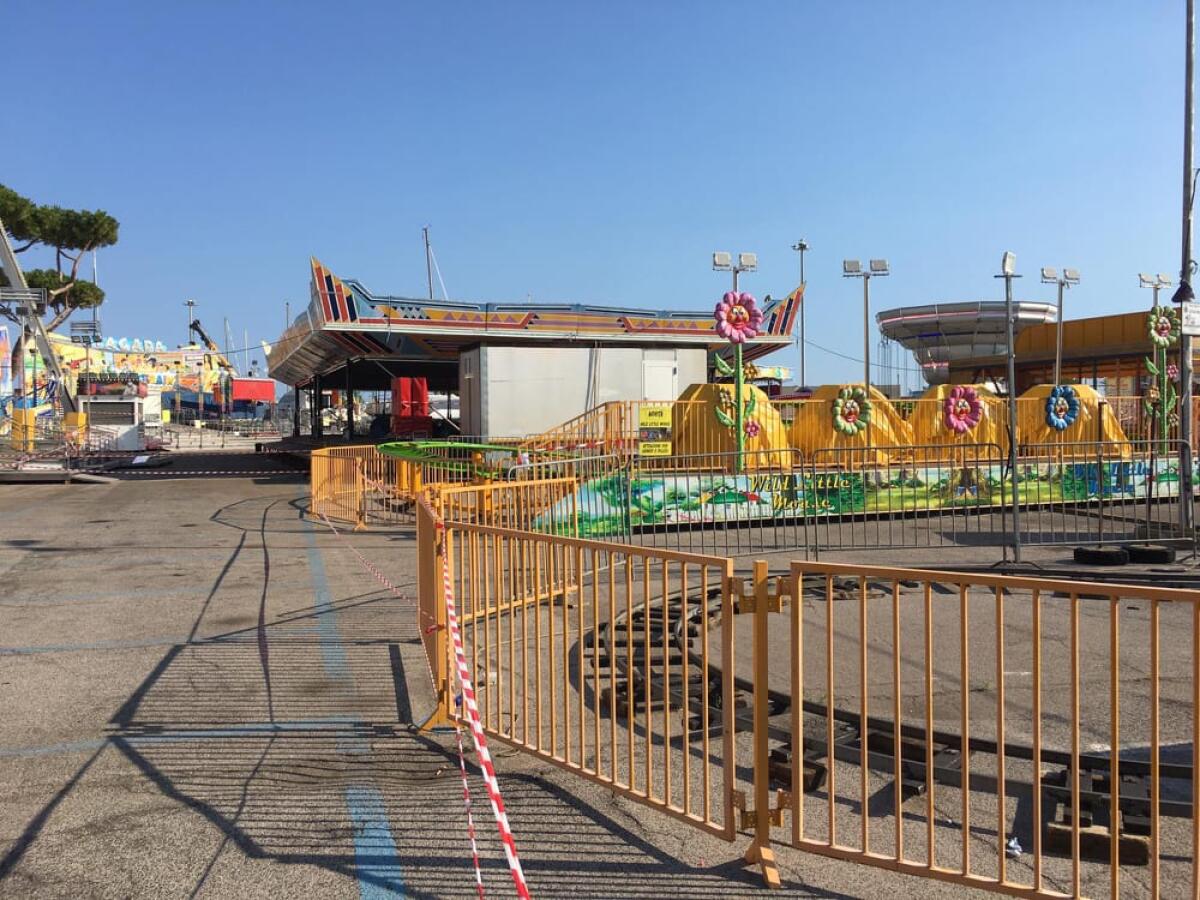 Terracina, 33 giostre non autorizzate su area demaniale: sequestrate. - 