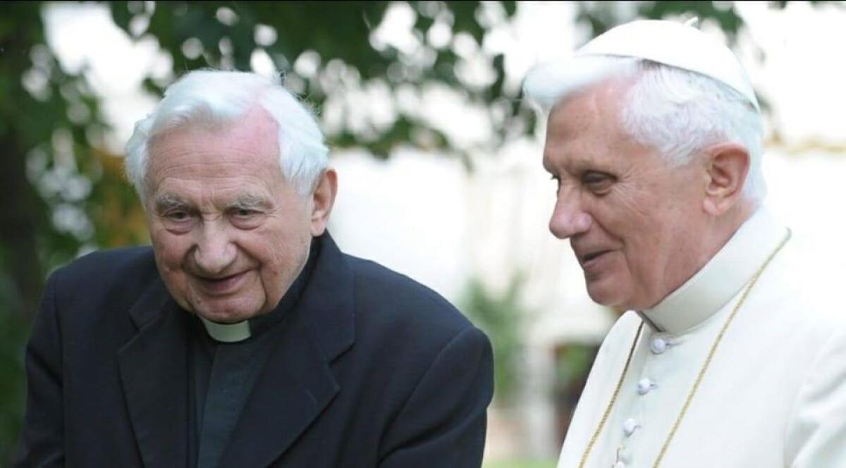 Morto Georg Ratzinger, fratello maggiore del Papa Emerito. Il cordoglio a Castel Gandolfo - 