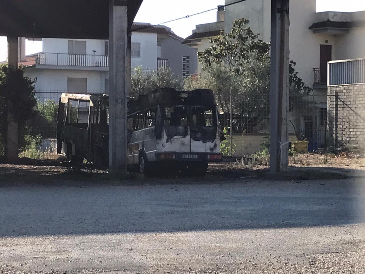 Incendio nel deposito della Tesei di Aprilia, il sindaco: “C’è precedente preoccupante, ci aspettiamo risposte dalle indagini”. - 