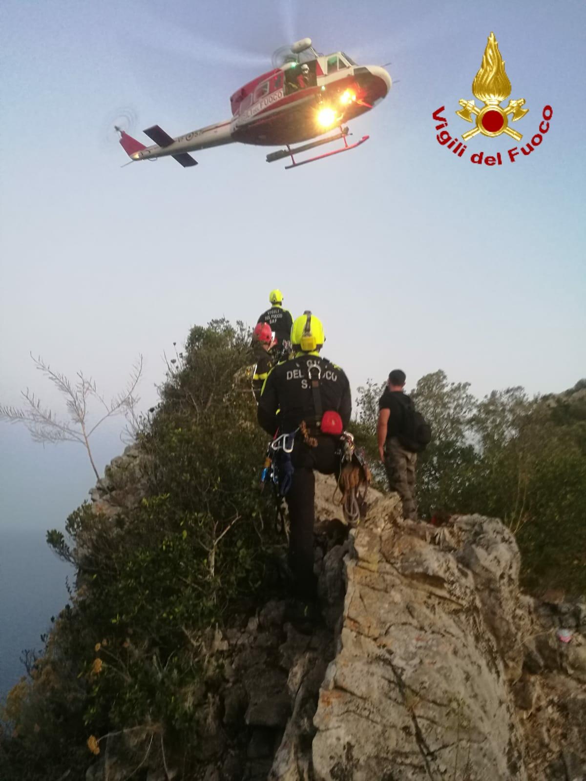 Escursionista finisce in un dirupo di 40 metri a Torre Paola, tra Sabaudia e San Felice: soccorso all’alba e condotto in ospedale. - 