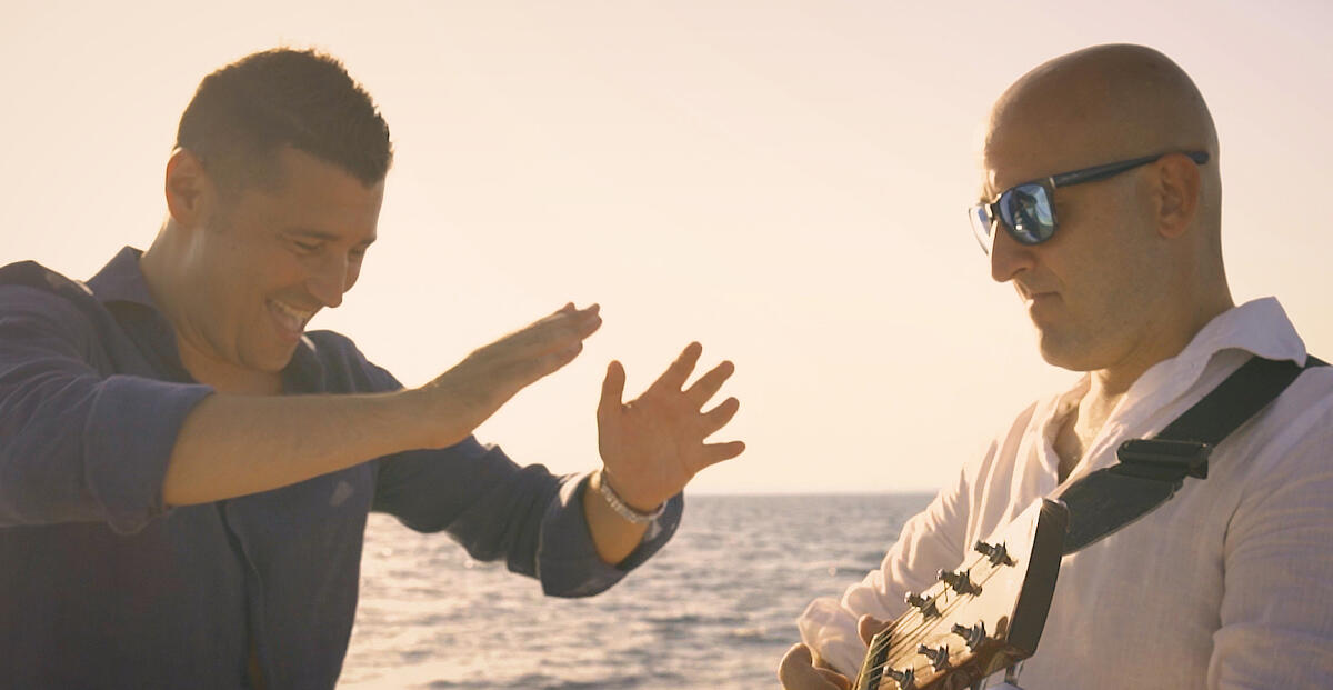 Girato ad Anzio il video musicale “Buttamose” del duo comico I Carta Bianca. VIDEO - 