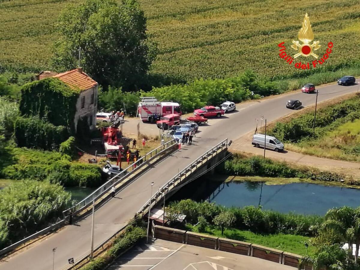 Tragedia a Sezze: auto vola giù dal ponte, muore un uomo di 79 anni - 