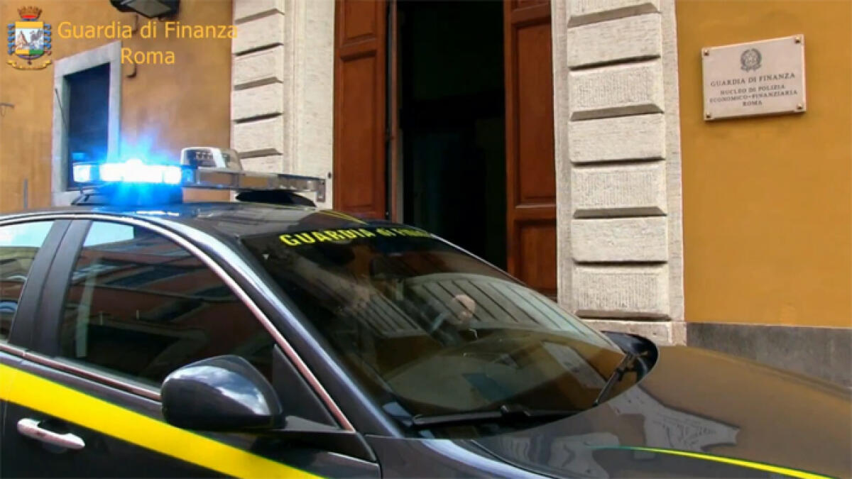 Operazione antidroga della Finanza a Sezze: 22 chili di cocaina nascosti in un camion carico di frutta. Scattano 6 arresti. - 