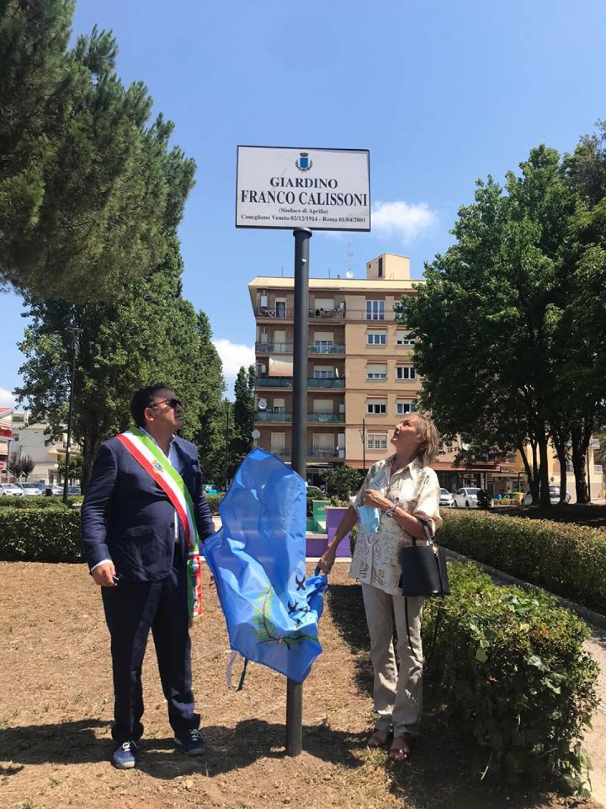 Aprilia, inaugurato il giardino intitolato a Franco Calissoni: "La sua storia esempio per i giovani" FOTO - 