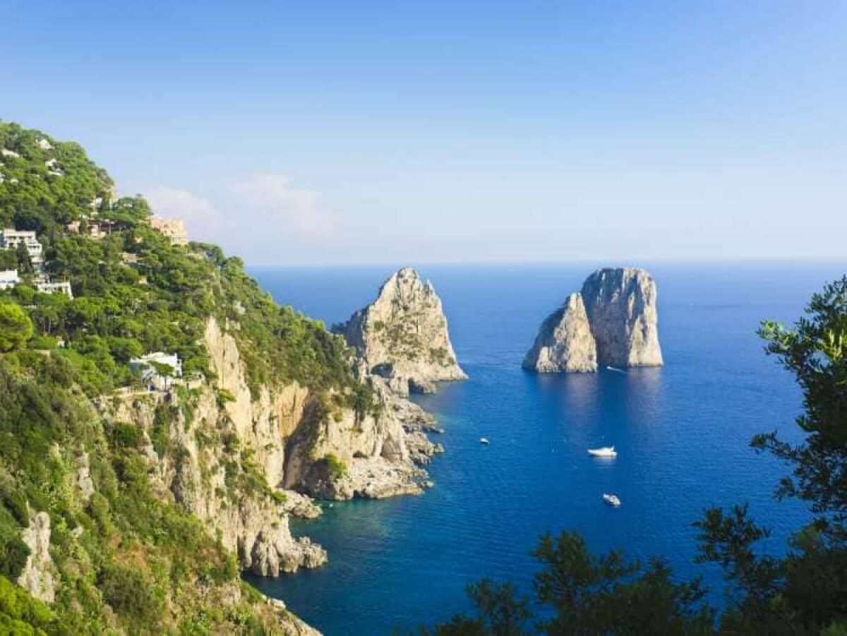 Gita a Capri, 3 ragazzi di Roma positivi al coronavirus - 