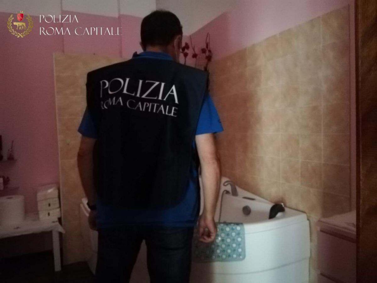 Prostituzione nel centro massaggi: arrestata una donna. Seconda attività sequestrata in pochi giorni dalla Polizia Locale. - 