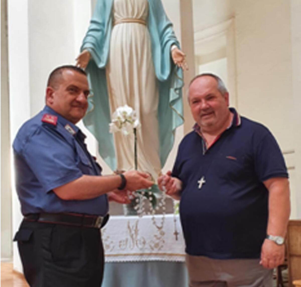 Ruba una corona d'argento esposta in chiesa, 40enne arrestata a Terracina - 